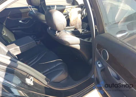 2016 Mercedes-Benz C 300 4Matic z USA, uszkodzony, nr VIN WDDWF4KB0GR132380